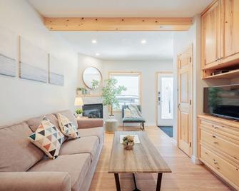 The Overlook Stay-Mountain View-Free Parking - Harvie Heights - Salon