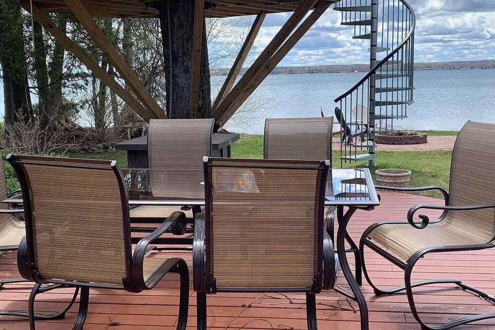 Experience Lakeside Luxury: Your Ultimate Retreat Awaits on Long Lake! - Alpena - Binnenhof