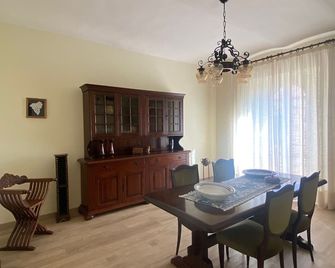 La casa di Peppe e Lucia - 포지오 부스토네 - 다이닝룸