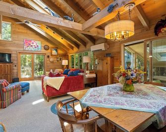 Private Wooded lot near Wagon Trail in Ellison Bay - Ellison Bay - Comedor