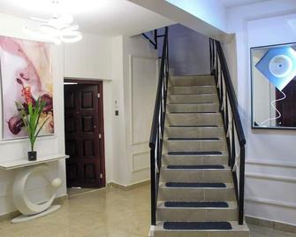Zeroes Resort - Machakos - Escaleras