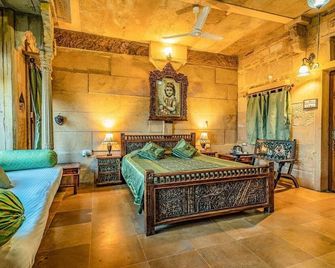 Hotel Garh Jaisal Haveli - ג'יסלמר - חדר שינה