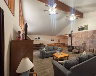 Lone Pine Cabins - Grand Lake