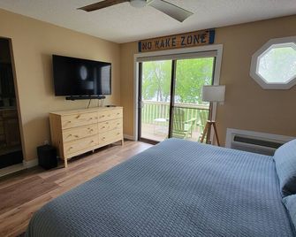 Relax and Recharge: Mille Lacs Lake Beach Villa - Completely Remodeled - Onamia - Bedroom