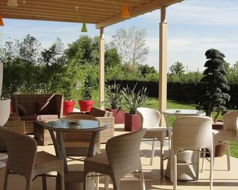 Hotel Omnia - Noventa di Piave - Terasa