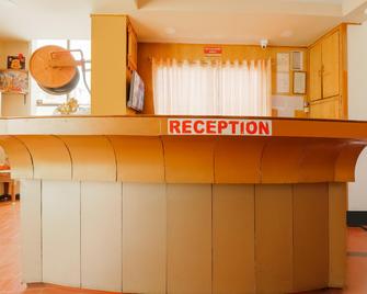 OYO Hotel Bommana Residency - Rājahmundry - Rezeption