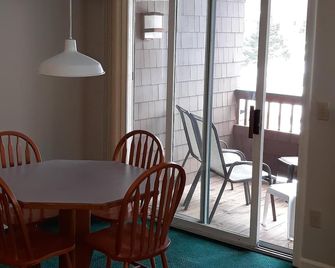 2BR condo near Recreation Center, pool, hot tub and many more - North Woodstock - Sala pranzo