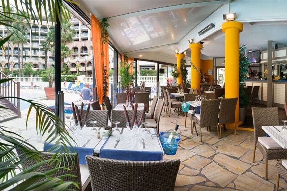 Cannes Front Beach Pools Apartment - كان - مطعم