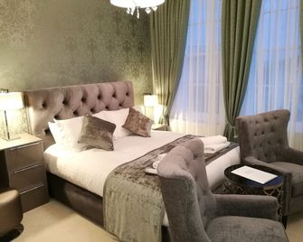 The Devon Court - Torquay
