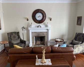 Seabank House Bed and Breakfast Hummingbird - Pictou - Living room