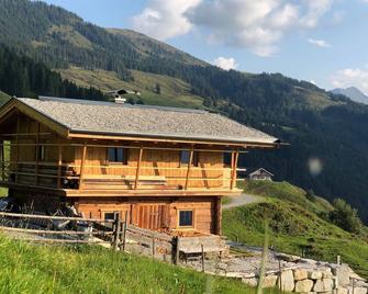 Holiday cottage on first 300 m, fantastic location in the Kitzbühel Alps - Hopfgarten im Brixental - Building