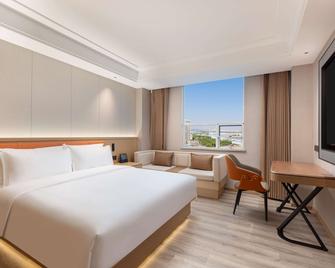 Ramada Plaza by Wyndham Ezhou Binjiang - E’zhou - Habitación