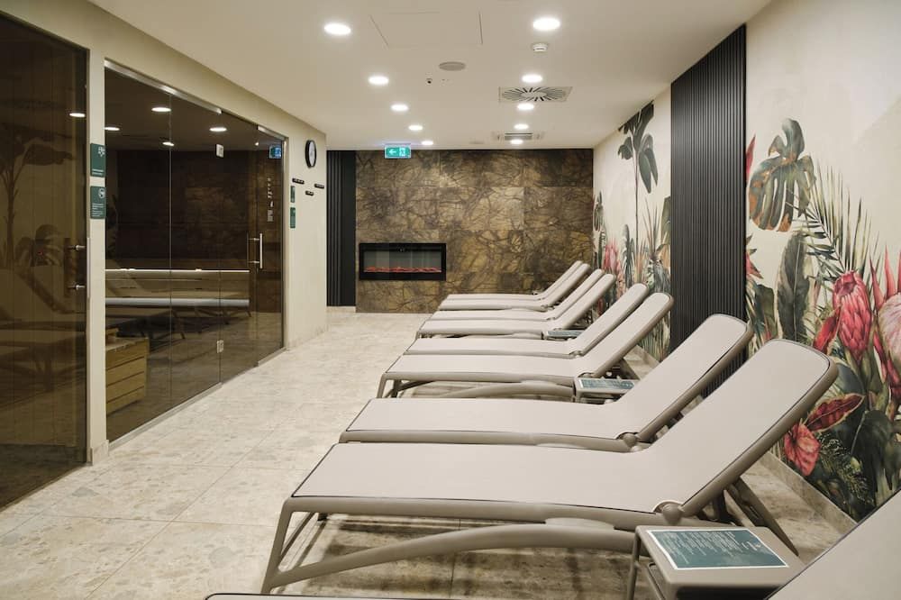 Hunguest Hotel Flora - אגר