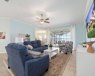 Villages- Lake Griffin, Waterfront Home, 4 Miles To Villages, Harris Chain Lakes - Fruitland Park - Living room