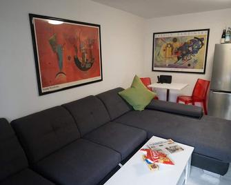 Neue und zentral gelegene Wohnung in Stuttgart - شتوتغارت - غرفة معيشة