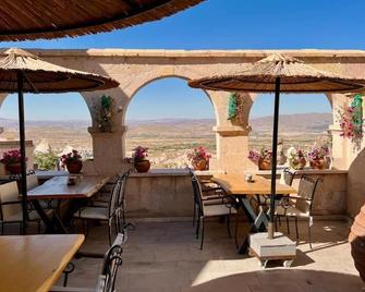 Duven Hotel Cappadocia - Uchisar - Balcón