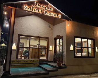 Jungle Safari Resort - Sauraha - Rakennus