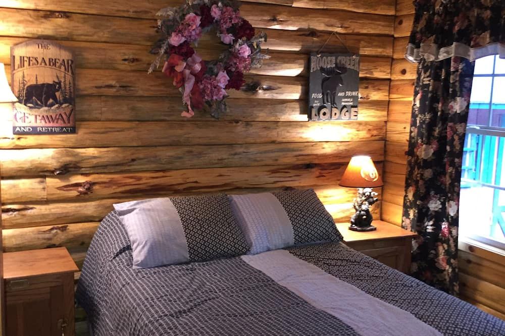 Creekside Log Cabin Rental with Kayaks in Saugerties, New York - ساوجرتيس - غرفة نوم