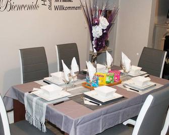 4 Bed Boutique House Lisburn Road - Belfast - Comedor