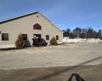 Adult Themed get-a-way! Centrally located to ski mountains, Oxford Casino, OPS. - Paris - Edificio