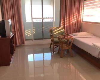 Paradorn Inn - Chumphon - Habitación