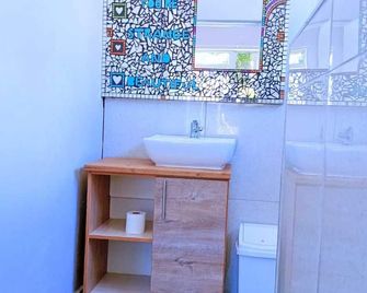 Steps Guest House - Port Elizabeth - Bathroom