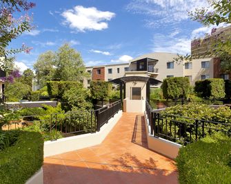 Astra Canberra Griffin - Kingston - Building