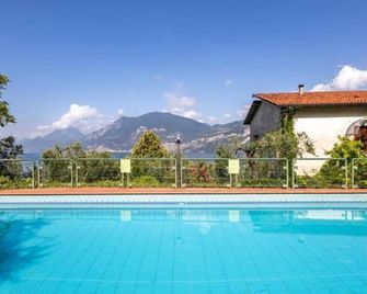 Appartamenti Albatros - Brenzone - Басейн