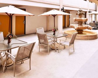 Executive Inn & Suites - Goodlettsville - Patio