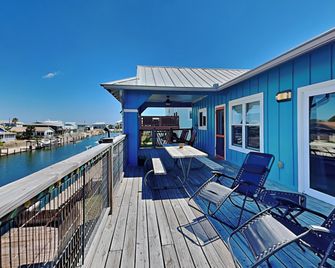 Pickled Pirate - Rockport - Balkon