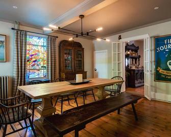 The Owl House on Broadway (3 Bed / 3.5 Baths) - Jim Thorpe - Dining room