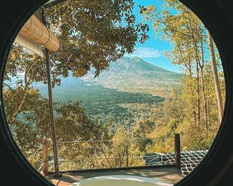 Alam Caldera Camp & Resto - Kintamani - Balcony