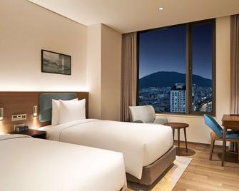 Hilton Garden Inn Seoul Gangnam - Seoul - Bedroom