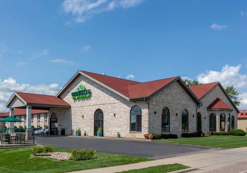 Wingate By Wyndham Wisconsin Dells Aed 227 A E D 2 1 6 3