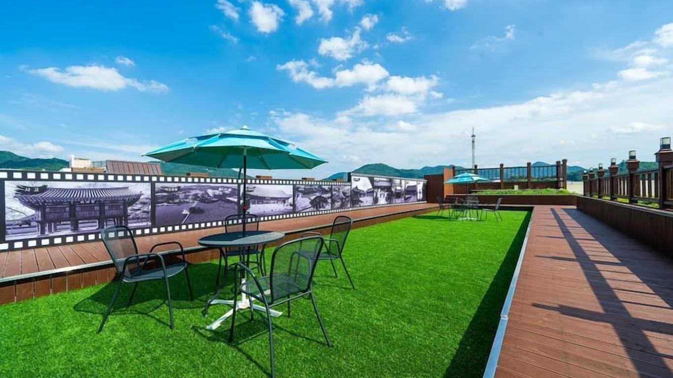 جيونجو هوتل دافين