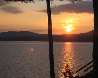 Private Home on Thompson Point Sebago Lake with Private Beach - Naples - Vista del exterior