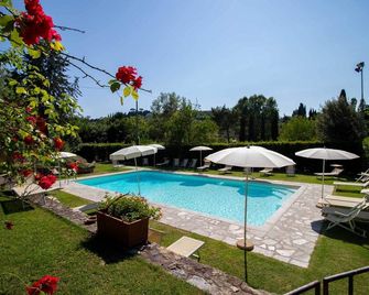 Three-room apartment, 80 square meters, 5/7 persons with swimming pool, 8 km from the center of Florence - Scandicci - Bazén