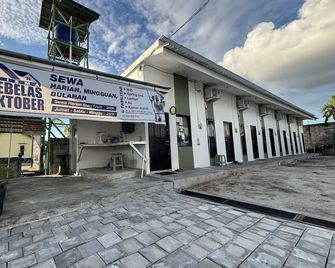 Hotel O Wisma 11 Oktober - Палангкарая - Будівля