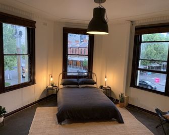 Central Club Hotel - Melbourne - Bedroom