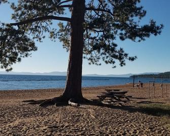 Gondola Lodge - South Lake Tahoe - Beach