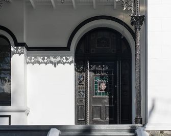The Florance - Launceston - Utomhus