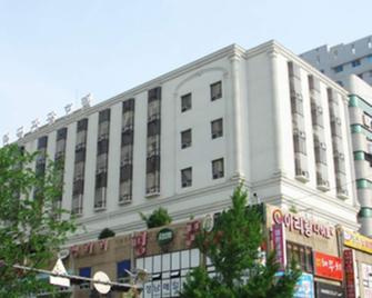 Changwon Olympic Hotel - Changwon - Building