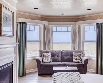 Inn of the Four Winds Seaside Oceanfront - Seaside