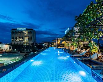 SureStay Plus by Best Western T Pattaya - Chonburi - Pool