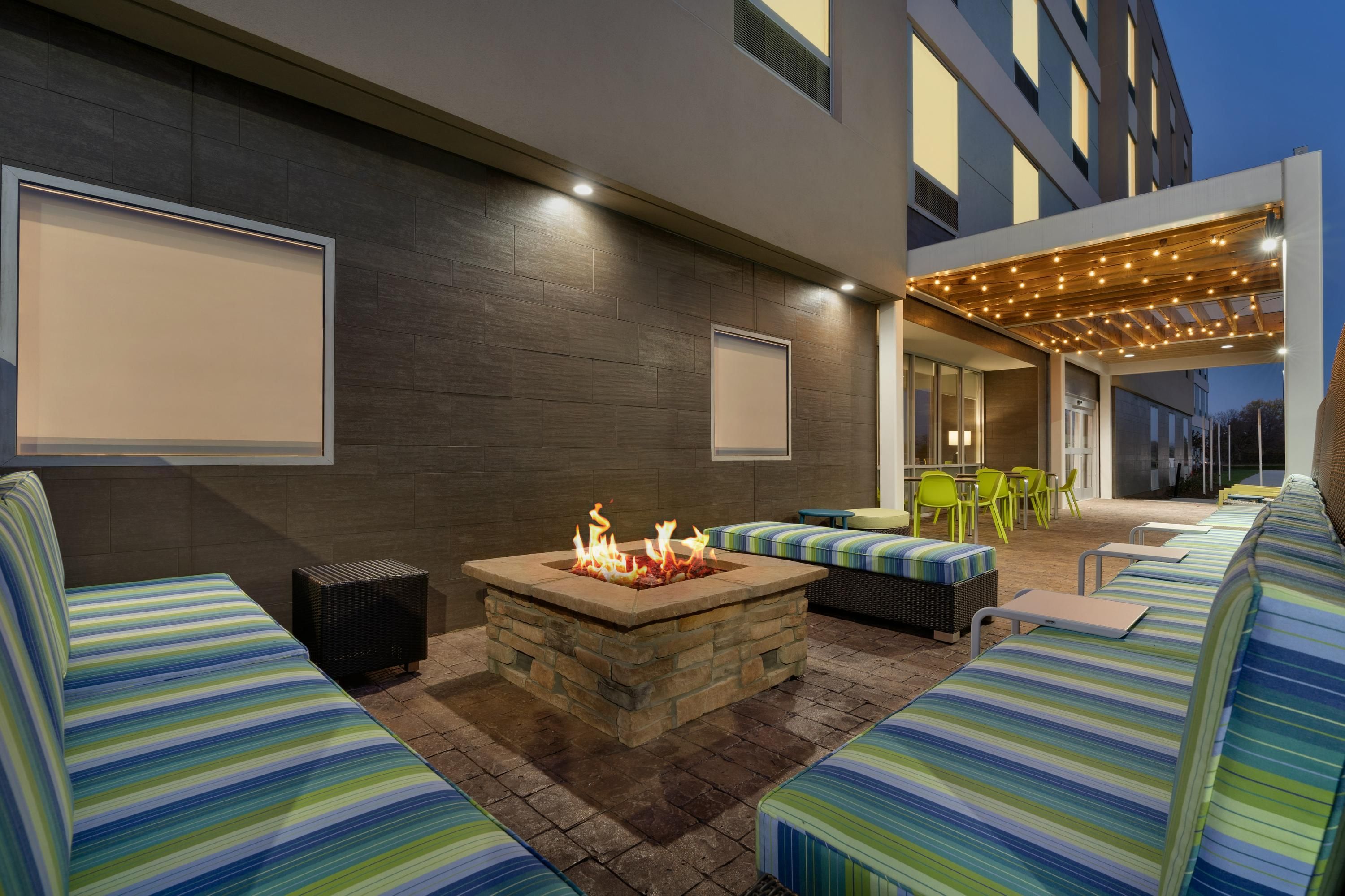 Home2 Suites by Hilton Martinsburg - Martinsburg - Gebäude