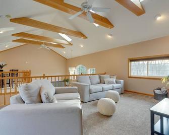 Sauna, Spa and Stargazing Coudersport Home! - Coudersport - Sala de estar