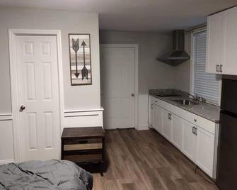a sweet moder apt studio 10 minutes away from northwoods mall - Charleston - Cocina