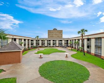 Suburban Studios Harvey - New Orleans - Harvey - Pool