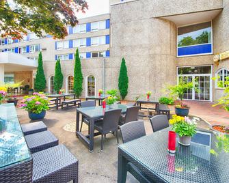 Leonardo Hotel Hamburg City Nord - Hamburg - Patio