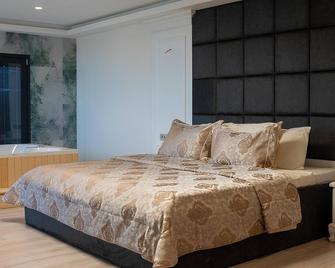 Datca Suites Luxury Boutuiqe Hotel - Datça - Bedroom